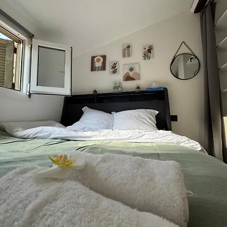 Charming New For 4 People - Garibaldi & Tram شقة *