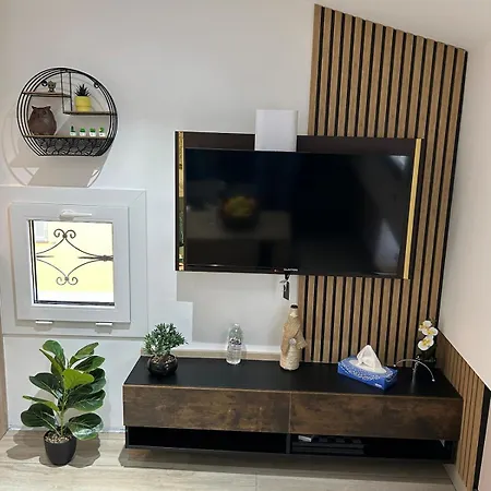 Charming New For 4 People - Garibaldi & Tram شقة